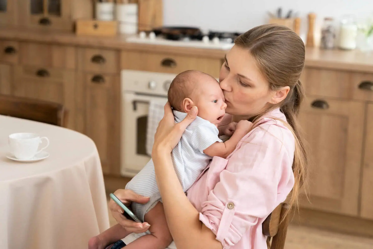 maman en post-partum avec bébé
