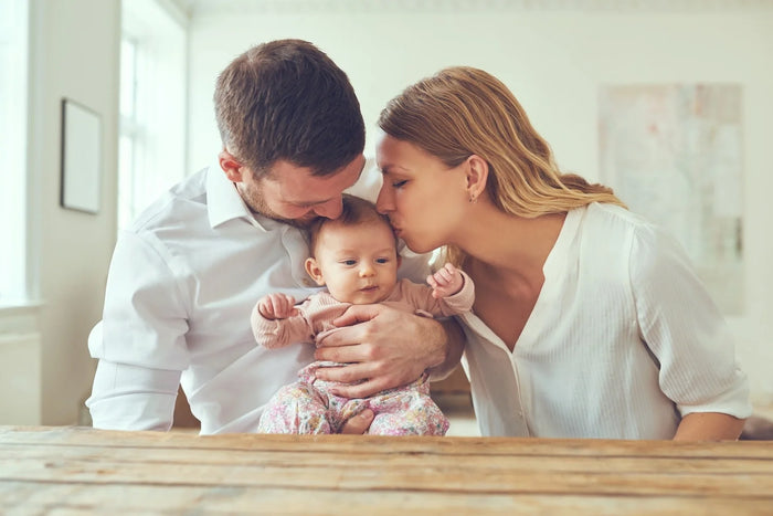 bébé avec ses parents